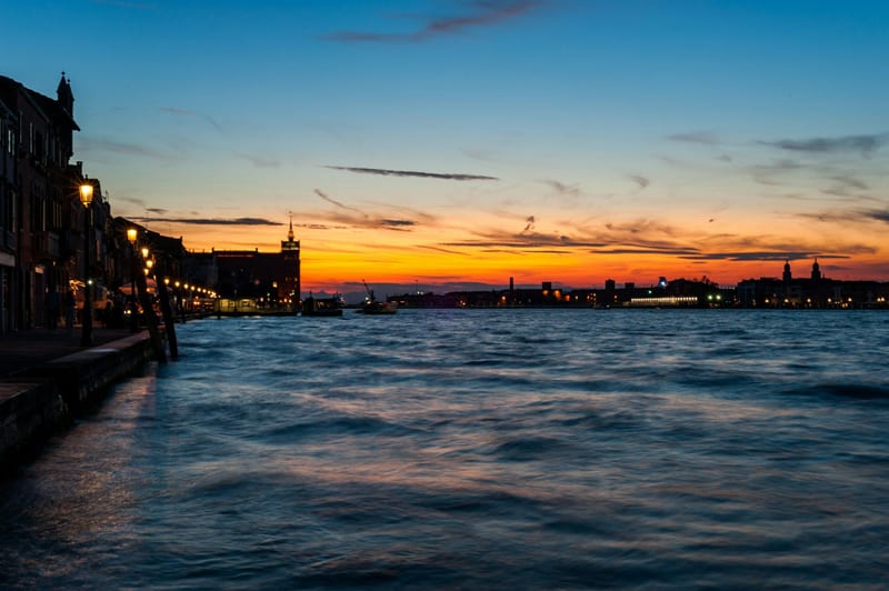 Die Lagune zur goldenen Stunde